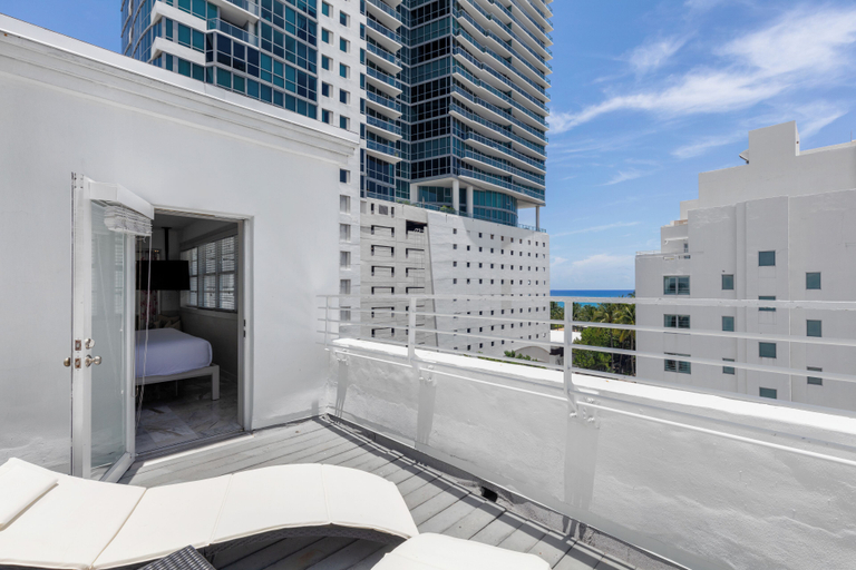 Exterior & Views 2, Townhouse Hotel, Miami-Dade