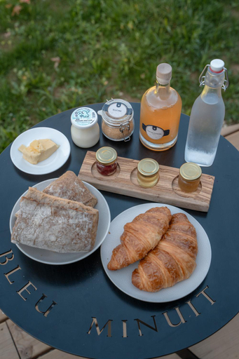 Food & Drinks 2, Bleu Minuit La Rive Etoilee, Ain