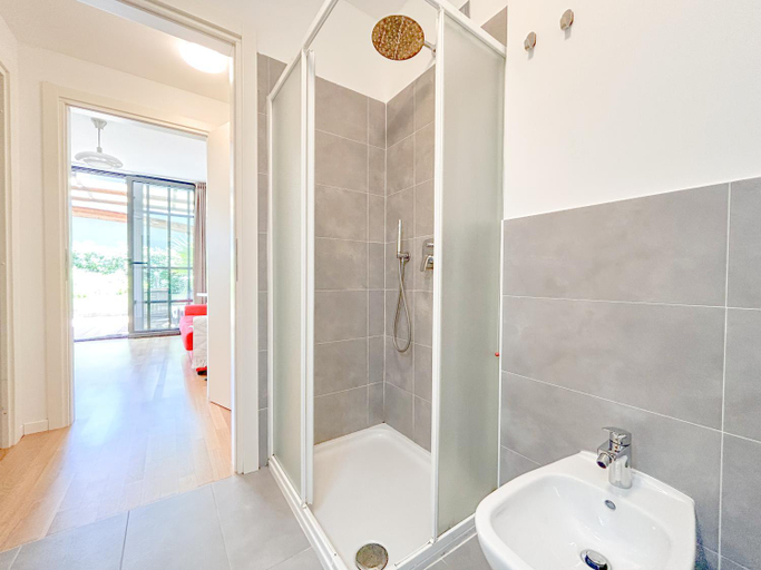 Bathroom 5, Meraviglia Mediterranea, Davanti al Mare, Savona