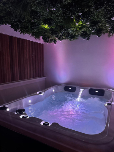 Hot tub