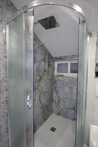 Others 4, Metaj House, Sarandës