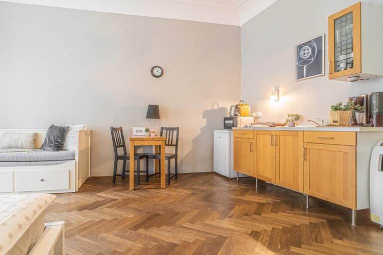 Interior 5, 1 Bed Flat - Sleeps 3 - Pets - Wifi, Praha 1