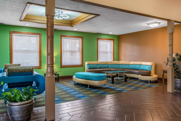 Public Area 3, Quality Inn & Suites Bedford, Lawrence