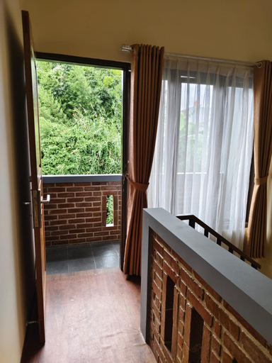 Others 5, Bajorah Villa, Bandung