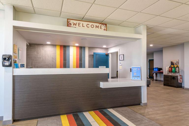 Public Area 3, Motel 6 Spring Hill, FL - Weeki Wachee, Hernando