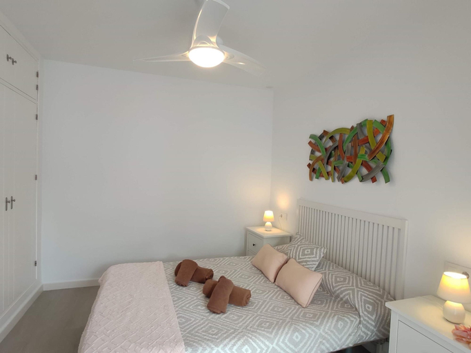 Room 2, Avenida de la Playa 23537, Cádiz