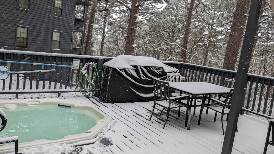 Sport & Beauty, Loblolly Pines Adventure Camp -Camphouse, Carroll