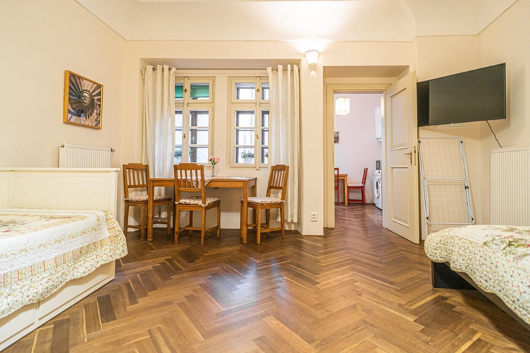 Room 4, 1 Bed Flat - Sleeps 4 - Pets - Wifi, Praha 1