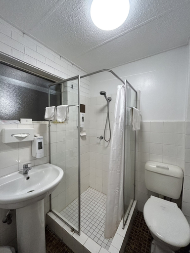 Bathroom 10