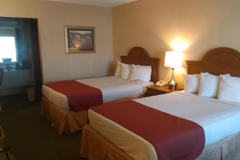 Bedroom 4, Rodeway Inn, Lynchburg