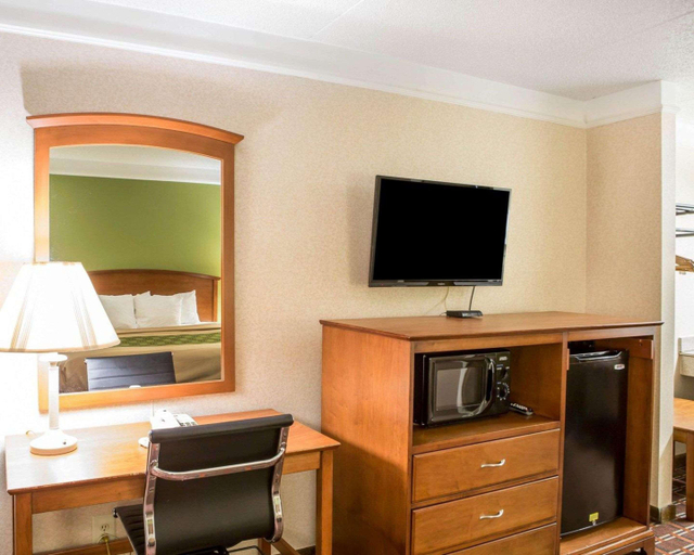 Bedroom 3, Econo Lodge North North Area, Knox