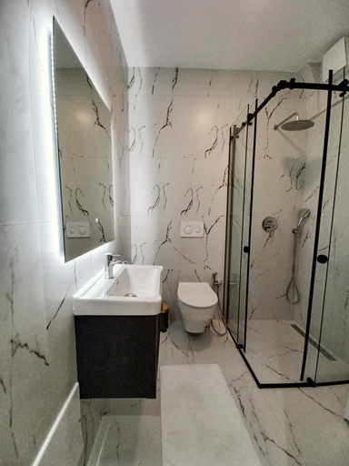 Bathroom 2, GOAT Apartments Tirana, Tiranës