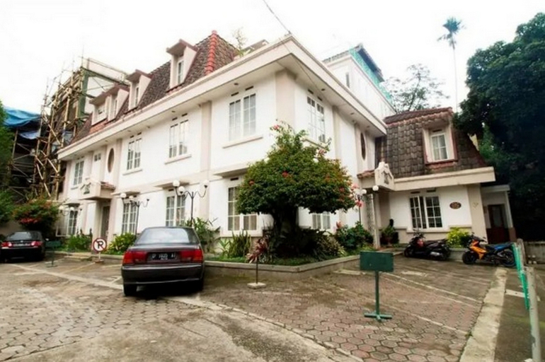 Exterior & Views 2, RedDoorz Plus near Parahyangan University, Bandung