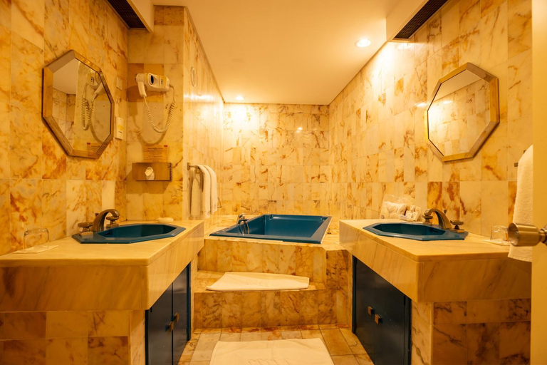Bathroom 3, AKWA PALACE Douala, Wouri