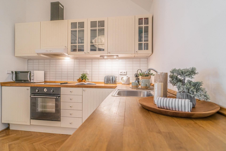 Private kitchen, 2 Bed Flat - Sleeps 6 - Pets - Wifi, Praha 1