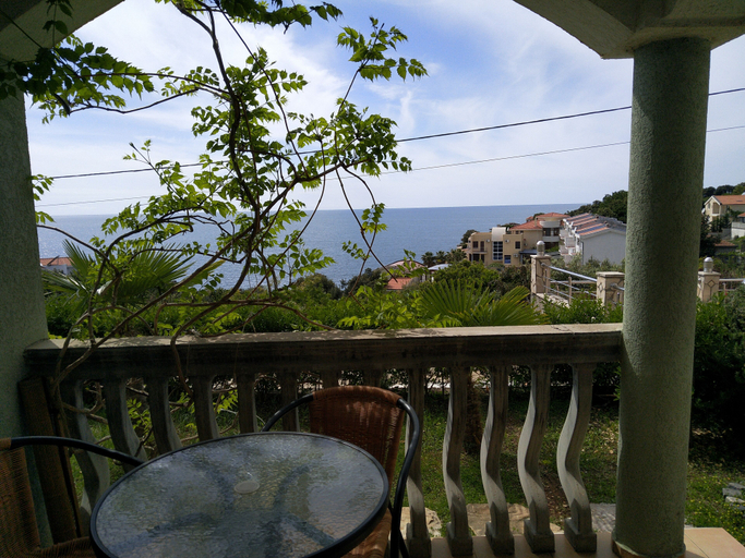 Others 4, Majero Apartments