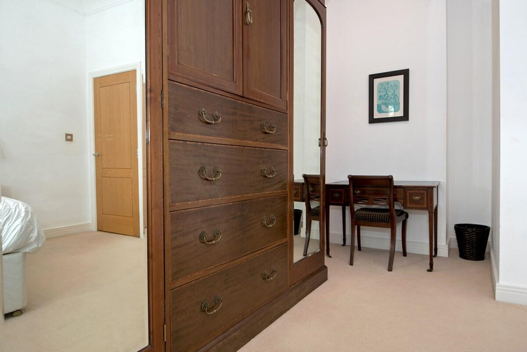 Others 4, Apartment 4 - The Grove, Durham