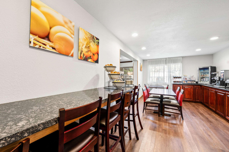 Food & Drinks 5, Comfort Inn Yreka I-5, Siskiyou