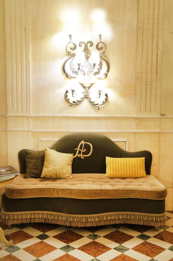 Public Area 2, Albergo delle Drapperie, Bologna
