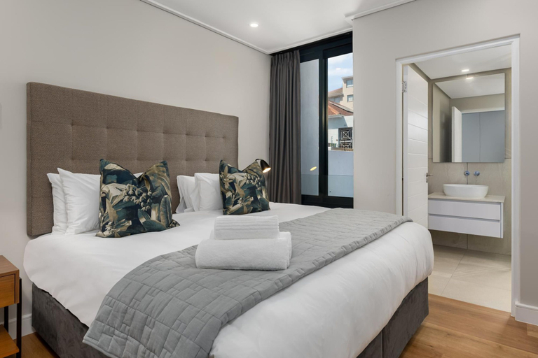 Room 2, Central Minimalist 1bed by the Ocean The Bantry, City of Cape Town