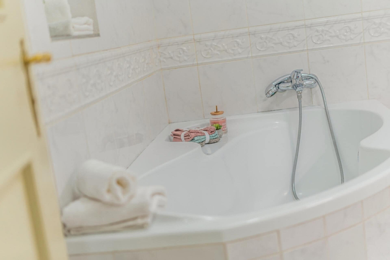 Bathroom 3, 2 Bed Flat - Sleeps 6 - Pets - Wifi, Praha 1