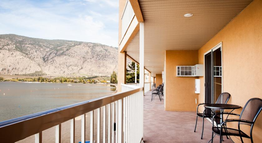 Exterior & Views 2, Coast Osoyoos Beach Hotel, Okanagan-Similkameen