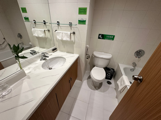 Bathroom 4, North Garden Hotel Beijing Wangfujing, Beijing