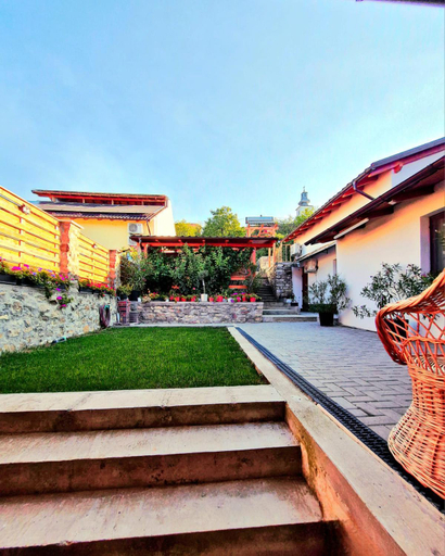 Others 5, Casa Mira Svinita, Svinita