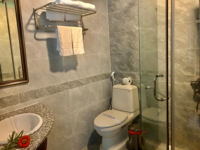 Bathroom 3, Ca Ty Hotel, Phan Thiết