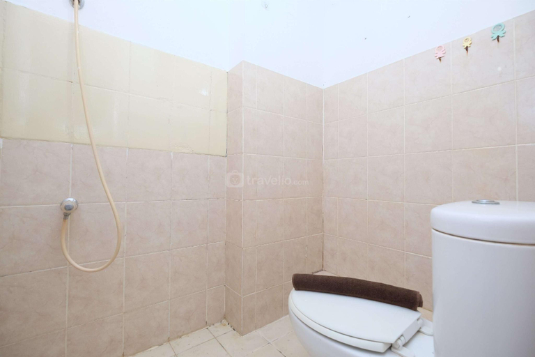Bathroom, Homey Furnished Studio Green Bay Pluit By Travelio, Jakarta Utara