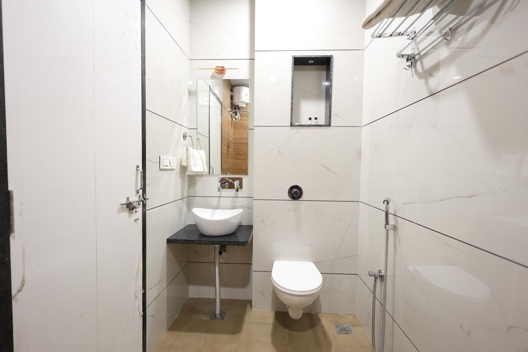 Bathroom 2, The Tri Arrow, Sikar