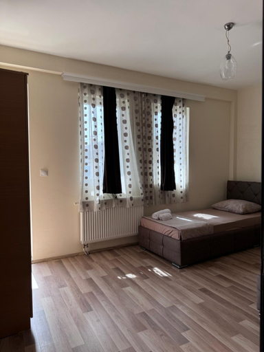Others 5, Hotel Balkan