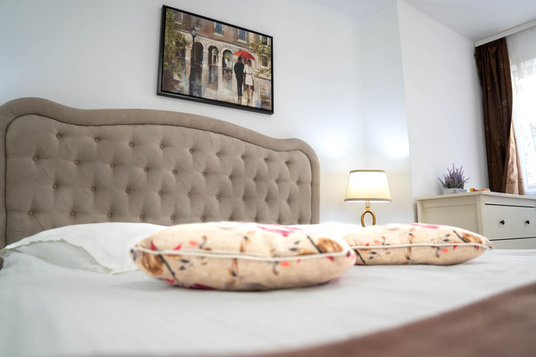 Others 2, Casa Alis, Oradea