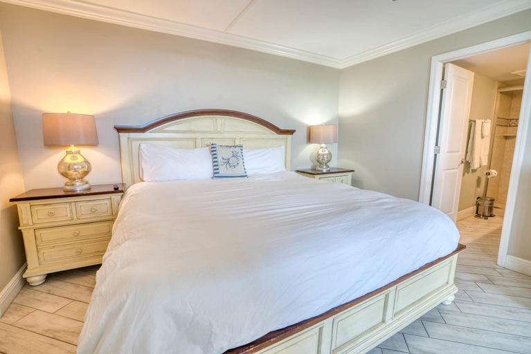 Bedroom, Penthouse On The Bay 4002, Lee
