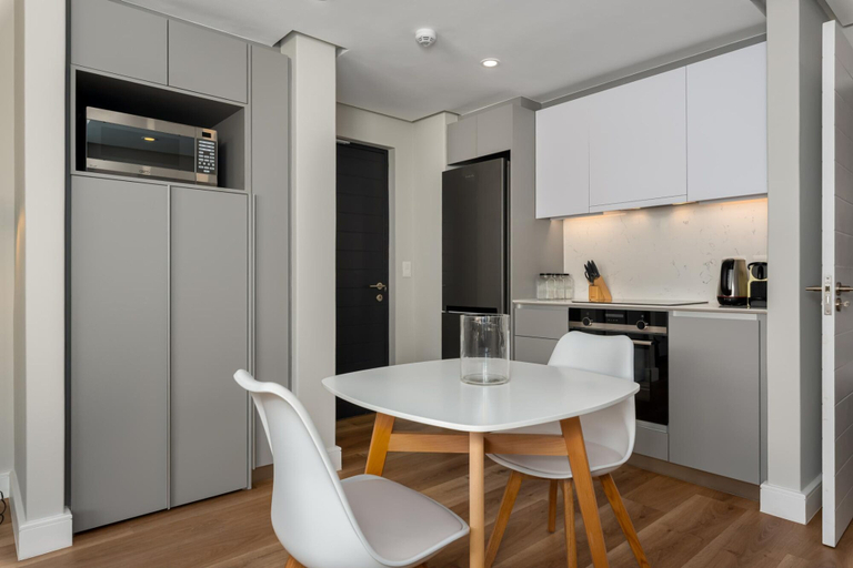 Room 3, Central Minimalist 1bed by the Ocean The Bantry, City of Cape Town