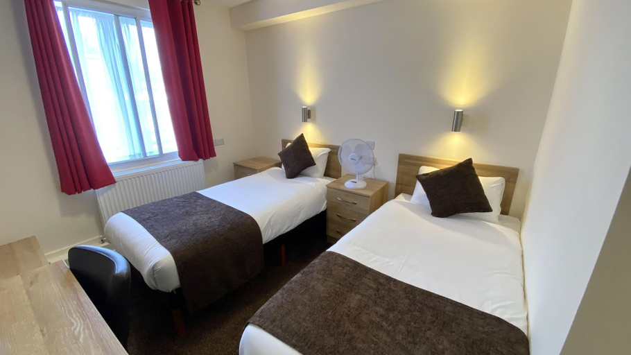 Bedroom 3, Russ Hill Hotel, Surrey