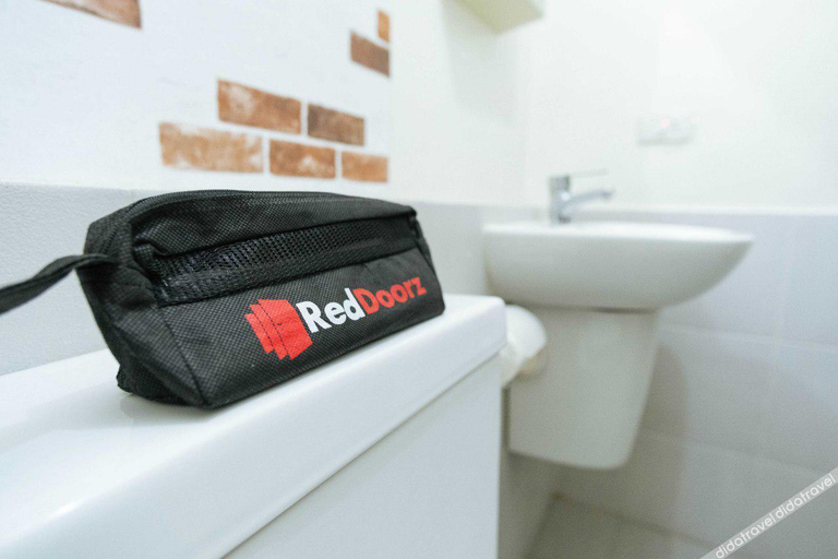 Bathroom, RedDoorz @ Helvetia Medan 2, Medan