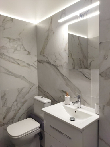 Room 5, Urban Hermes Apartment, Attica