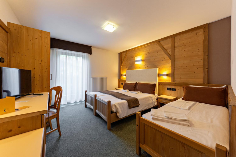 Bedroom 2, Flos Hotel, Trento