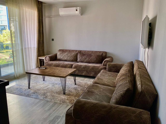 Others 4, Palmiye Gold, Merkez