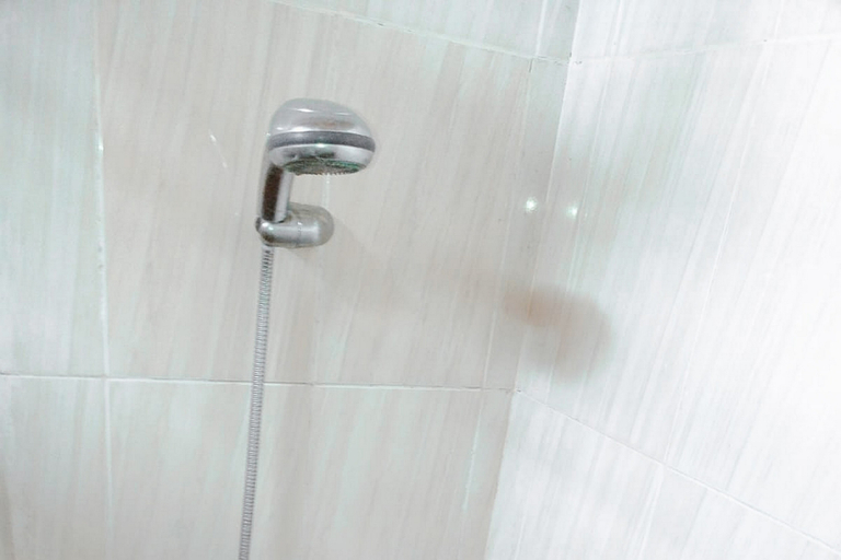 Bathroom 3, RedDoorz @ Pondokan Kapuas 5 Bengkulu, Bengkulu