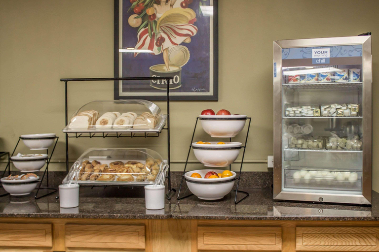 Food & Drinks 5, Comfort Inn Sandusky, Erie