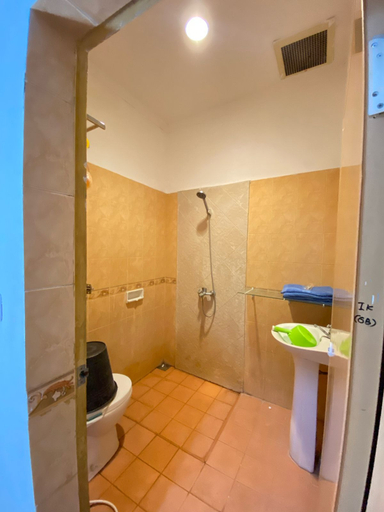 Bathroom 5, Cherry Green Homestay, Medan