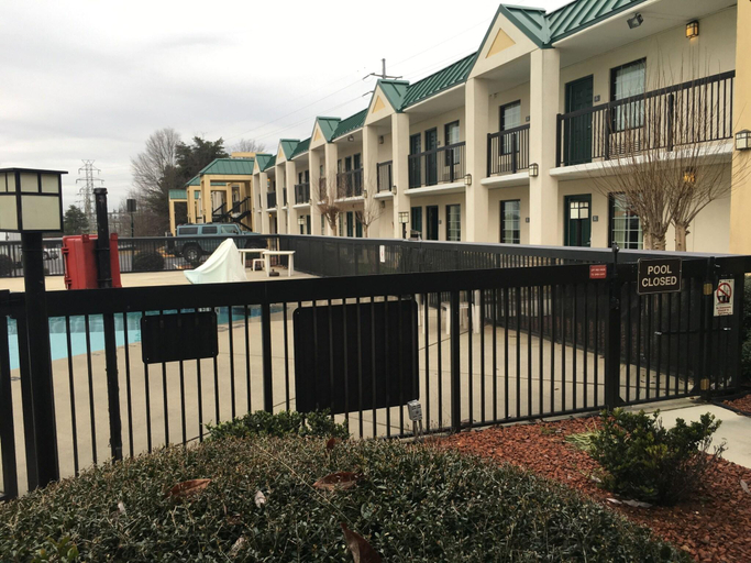 Exterior & Views 1, Quality Inn & Suites Hanes Mall, Forsyth