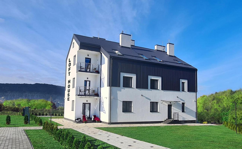 Exterior & Views
