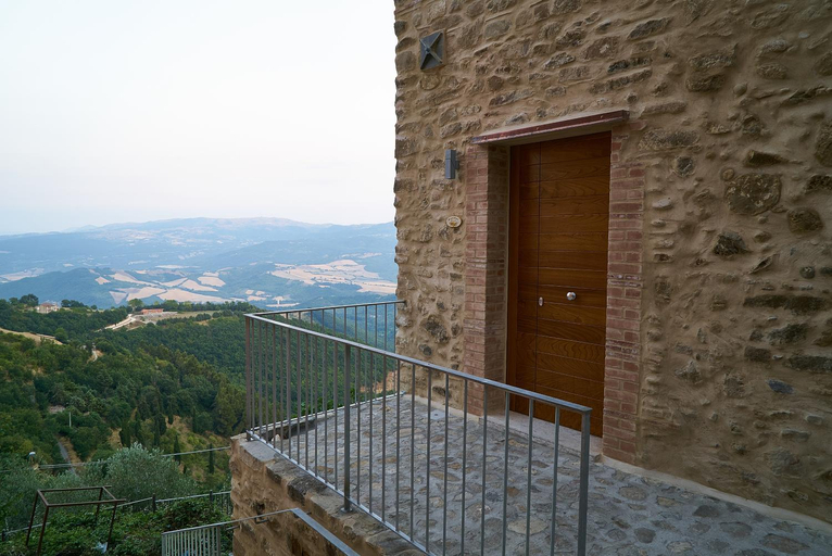 Others 3, Le radici delle nuvole, Avellino