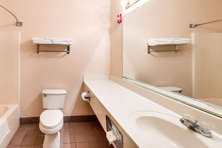 Bathroom 4, Rodeway Inn Stephenville, Erath