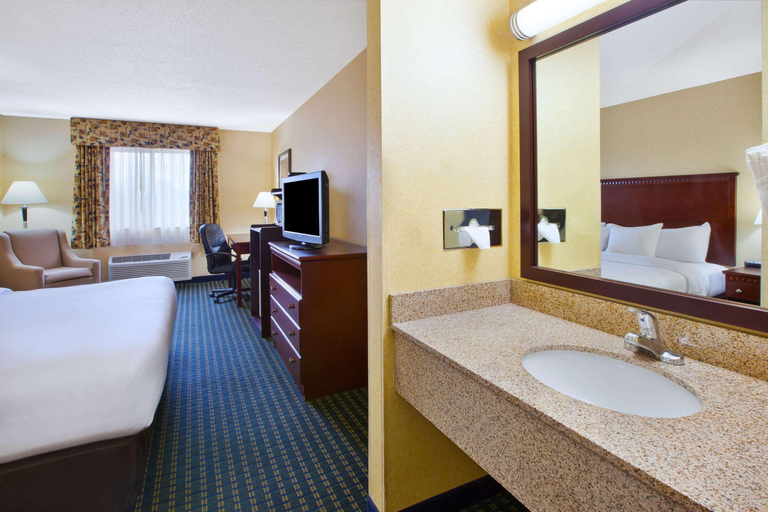 Bathroom 4, Quality Inn Marshall near I-69, Calhoun