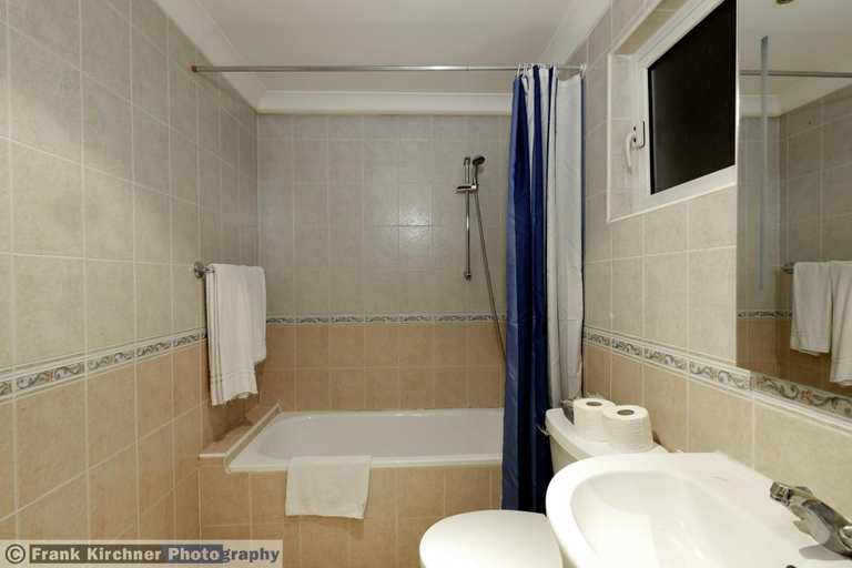 Bathroom 4, Castille
