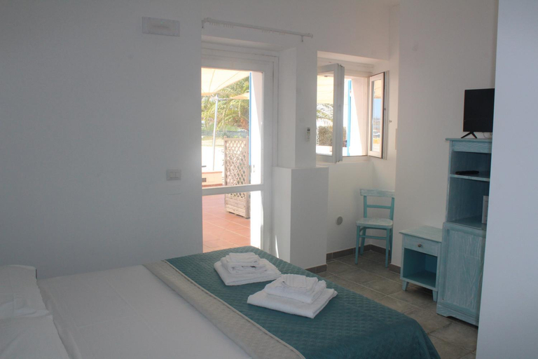Bedroom 2, Vel Mari - Rooms on the Beach, Sassari